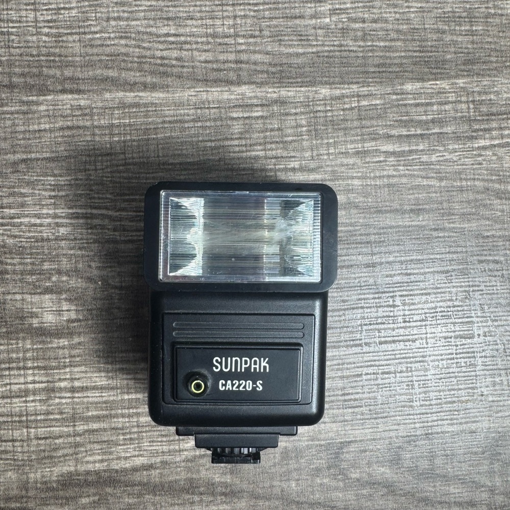 CA220-S Black Camera Flash